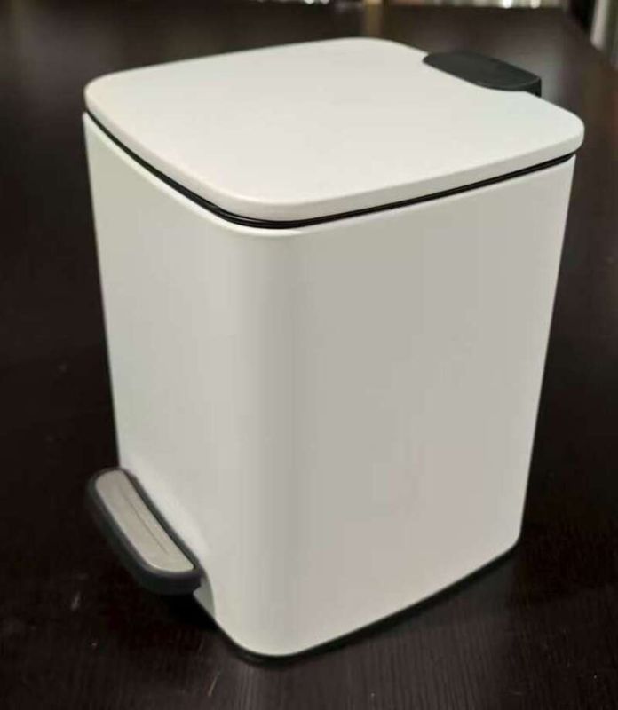 Відро для сміття з плавним закриттям квадратне Zerix Kubix-TC0106 White 6 л (колір білий) (ZX6109)