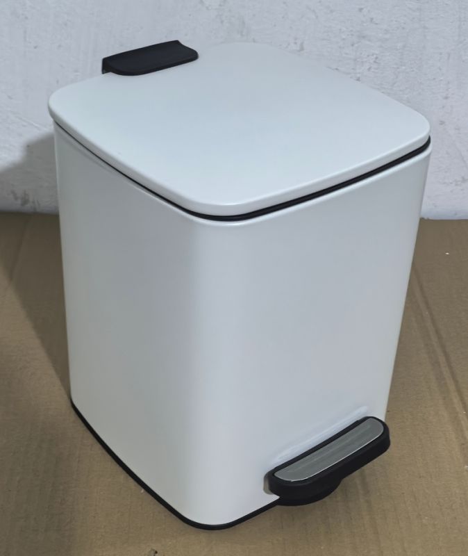Відро для сміття з плавним закриттям квадратне Zerix Kubix-TC0106 White 6 л (колір білий) (ZX6109)
